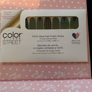 Color Street Evergreen Queen Nail Strips
